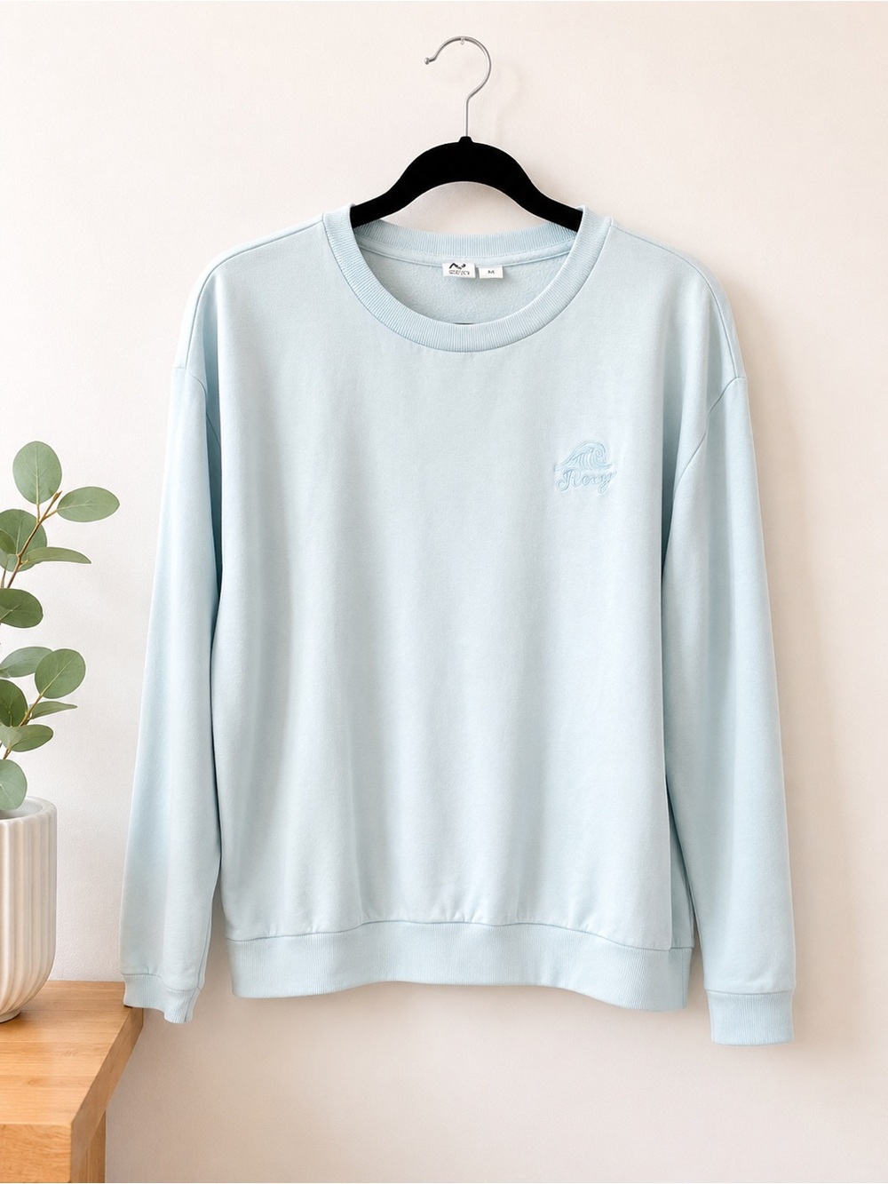 🌊 Roxy Light Blue Crewneck Sweatshirt – Size Medium